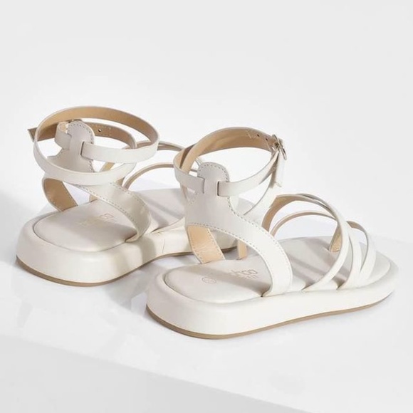 Brand New Strappy Sandals Size 5 - Picture 2 of 3